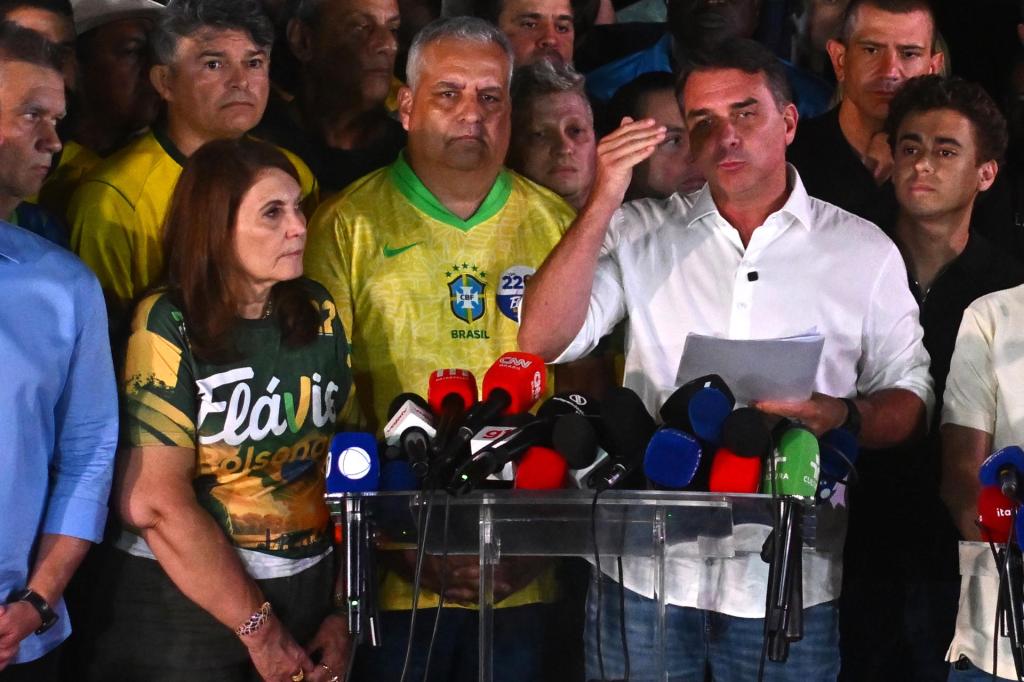 Flávio Bolsonaro no reconoce su derrota y dice que solicitará la anulación de las&nbsp;elecciones